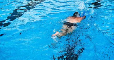 Jak wybrać najlepszego instruktora pływania dla swojego dziecka?